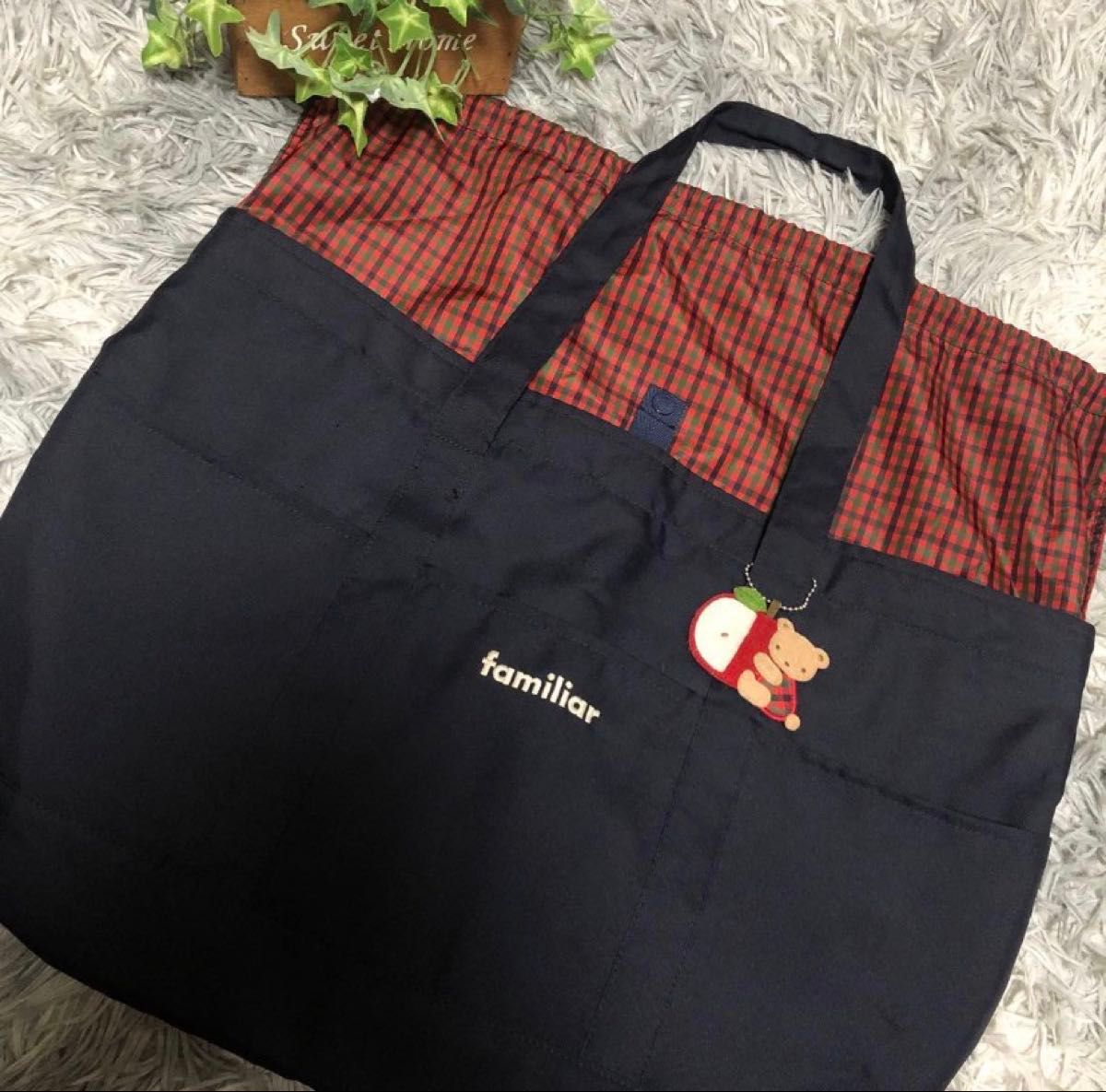 familiar ファミリア 現行品 マザーズバッグ 大容量 チャーム付き